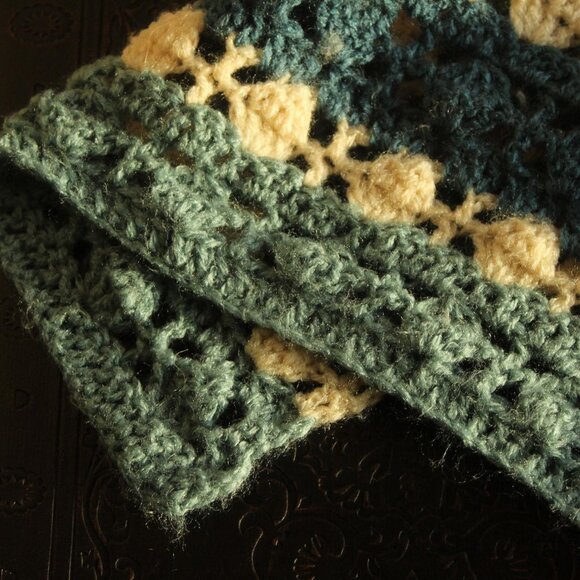 Vintage 1960s Afghan, Blue and White Striped Crochet Lap Blanket or Throw - Picture 7 of 12